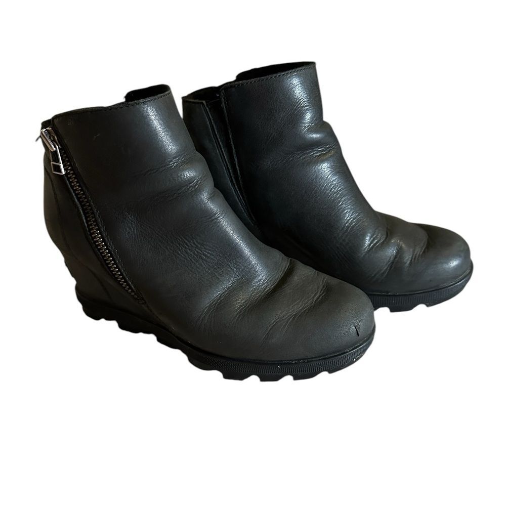 Womens SOREL Joan Of Arc II Wedge Zip Up Size 8 Color Black